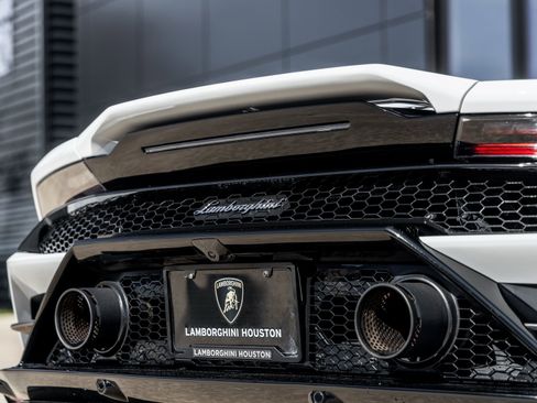 Used 2020 Lamborghini Huracan EVO image 14
