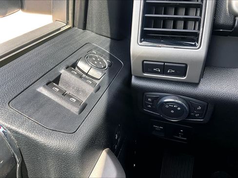 Used 2020 Ford F150 Lariat w/ Equipment Group 502A Luxury AWD/4WD image 34