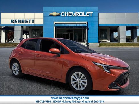 Used 2025 Toyota Corolla SE FWD image 1