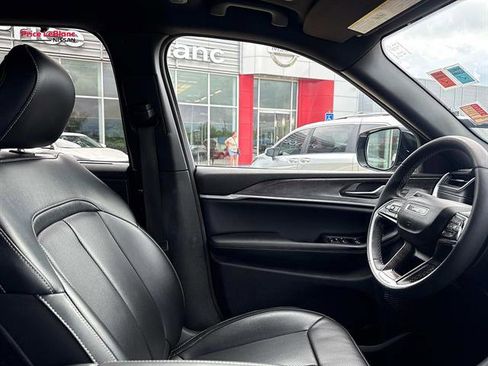 Used 2024 Jeep Grand Cherokee L Limited w/ Luxury Tech Group II AWD/4WD image 11