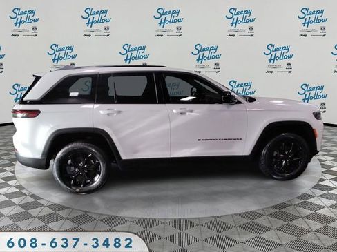 New 2026 Jeep Grand Cherokee Altitude image 4