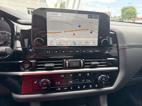 Used 2025 Nissan Pathfinder SL w/ SL Premium Package FWD image 34