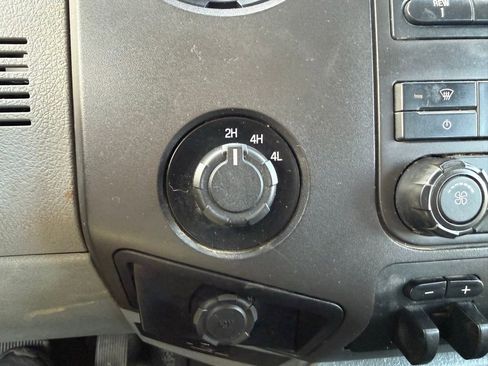 Used 2014 Ford F450 XL w/ Power Equipment Group image 31