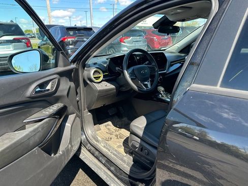 Used 2024 Chevrolet Trax ACTIV w/ Sunroof Package FWD image 8