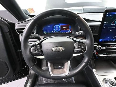 Used 2023 Ford Explorer Platinum w/ Technology Package image 27