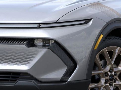 New 2026 Chevrolet Equinox EV LT image 10