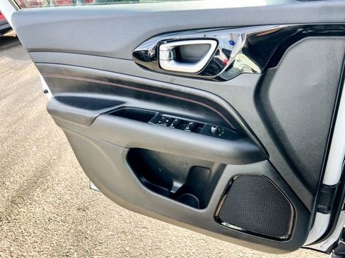 Used 2024 Jeep Compass Trailhawk image 18