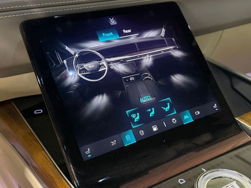 Certified 2025 Cadillac Escalade ESV Sport Platinum w/ LPO, ONYX Package AWD/4WD image 40