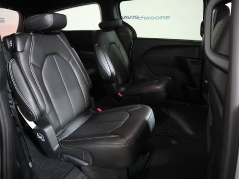 New 2026 Chrysler Pacifica Select image 21