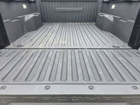 Used 2025 Toyota Tacoma TRD Sport AWD/4WD image 27