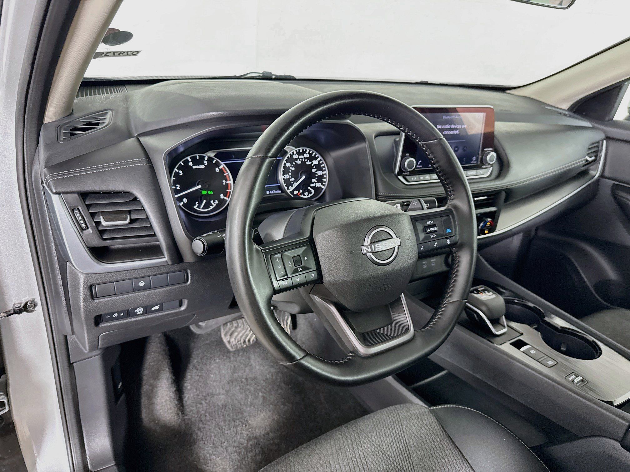 Used 2025 Nissan Rogue SV FWD image 8