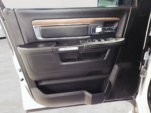 Used 2016 RAM 1500 Laramie w/ Convenience Group AWD/4WD image 19