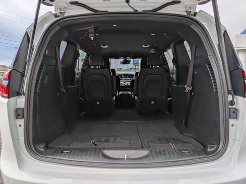 Used 2025 Chrysler Pacifica Select image 7