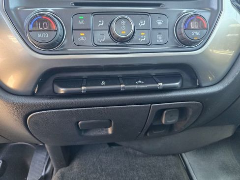 Used 2018 Chevrolet Silverado 1500 LT w/ LT Eassist Package AWD/4WD image 14