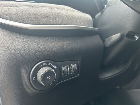 Used 2024 Jeep Compass Latitude w/ Sun and Sound Group image 14