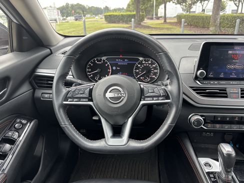 Used 2023 Nissan Altima 2.5 SR FWD image 18