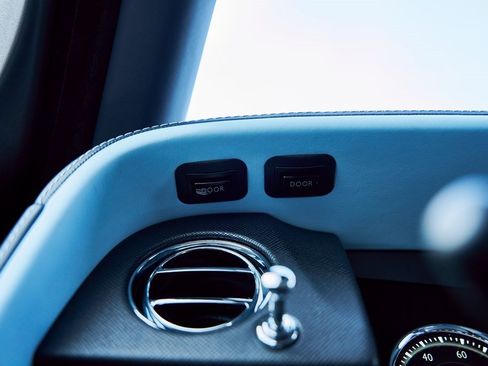 Used 2022 Rolls-Royce Cullinan w/ Cullinan Package image 63