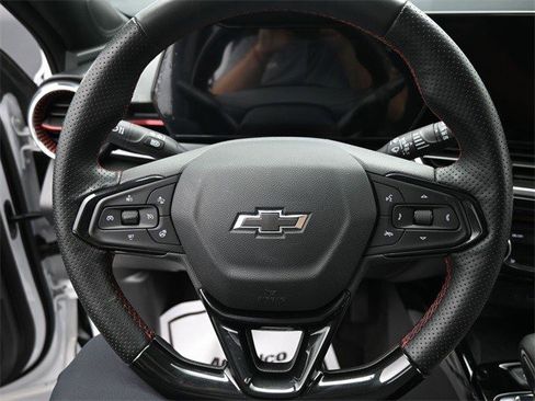 Certified 2025 Chevrolet Trax RS w/ Sunroof Package image 30