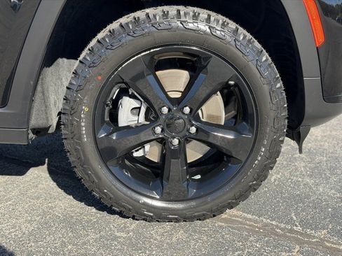 Used 2022 Jeep Grand Cherokee L Laredo image 15