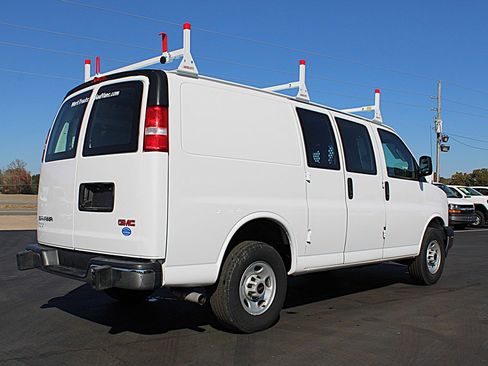 Used 2024 GMC Savana 2500 w/ Driver Convenience Package image 6