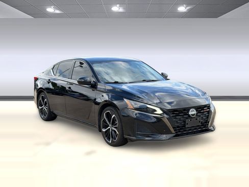 Used 2024 Nissan Altima 2.5 SR FWD image 7