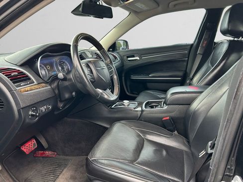 Used 2018 Chrysler 300 Limited AWD/4WD image 10