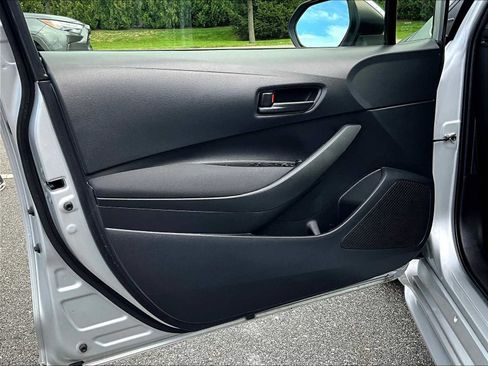 Used 2022 Toyota Corolla LE image 9