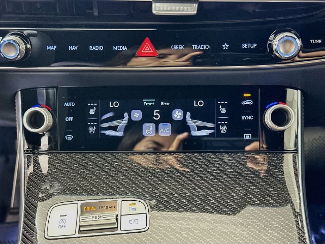 New 2027 Genesis GV70 3.5T Prestige AWD/4WD image 14