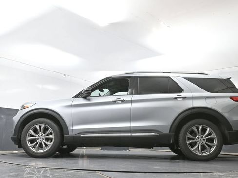Used 2022 Ford Explorer Limited w/ Equipment Group 301A AWD/4WD image 30