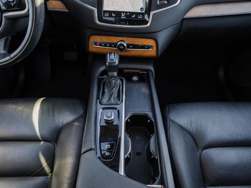 Used 2022 Volvo XC90 T6 Momentum w/ Climate Package image 23