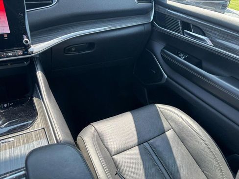 Used 2022 Jeep Wagoneer Series II AWD/4WD image 17