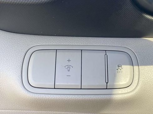 Certified 2023 Hyundai Venue SEL image 30