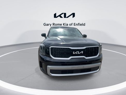 Certified 2024 Kia Telluride EX w/ EX Captain's Chair Package AWD/4WD image 3