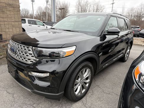 Used 2023 Ford Explorer Limited w/ Equipment Group 301A image 4