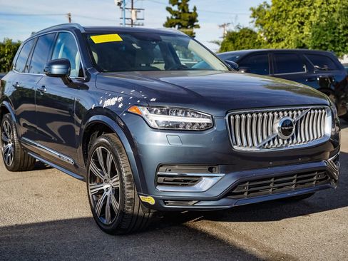 Used 2022 Volvo XC90 T8 Inscription w/ Climate Package image 3