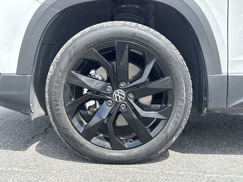 Used 2023 Volkswagen Taos SE image 9