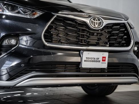 New 2026 Toyota Highlander Platinum image 14