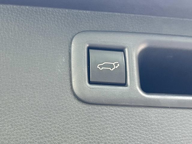 Used 2023 Toyota Highlander XLE AWD/4WD image 14