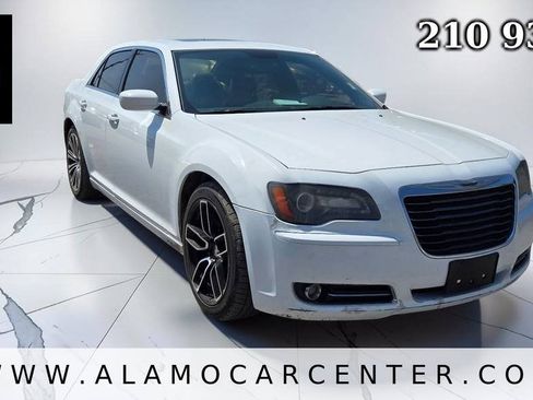 Used 2013 Chrysler 300 S RWD image 6