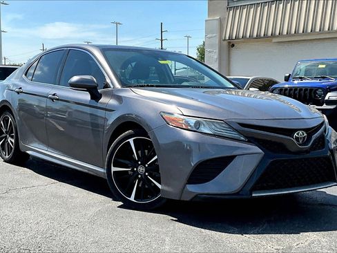 Used 2019 Toyota Camry XSE FWD image 3