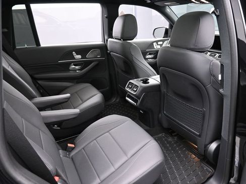 Used 2025 Mercedes-Benz GLS 450 4MATIC image 30