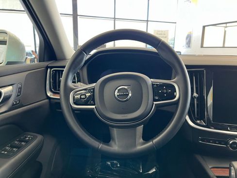 Used 2025 Volvo V60 B5 Cross Country Plus image 28