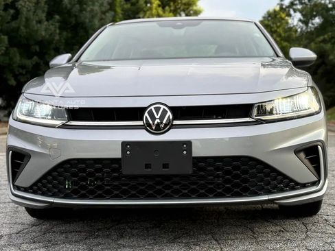 Used 2025 Volkswagen Jetta SE image 4