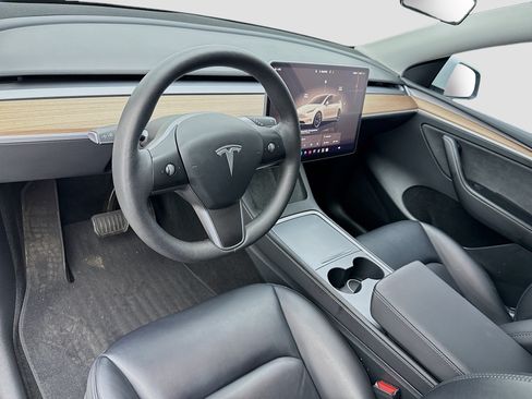 Used 2024 Tesla Model Y Long Range AWD/4WD image 7