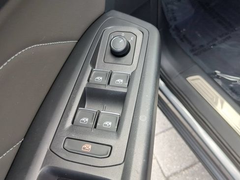 Used 2023 Volkswagen Atlas Cross Sport SE FWD image 19