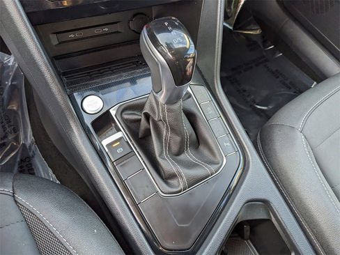 Certified 2025 Volkswagen Taos SE image 23