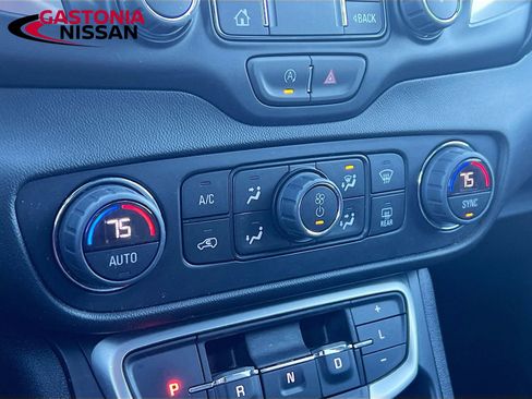 Used 2024 GMC Terrain SLT image 19