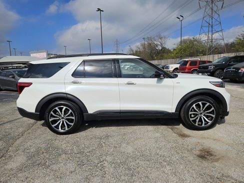 Certified 2023 Ford Explorer ST-Line w/ Class IV Trailer Tow Package image 2
