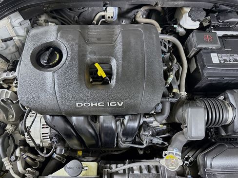 Used 2018 Hyundai Elantra SE image 37