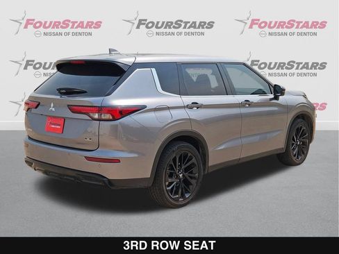 Used 2024 Mitsubishi Outlander SE Black Edition FWD image 4